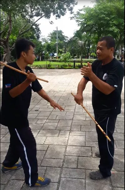 Master Jun Igpit and son performing tapi-tapi